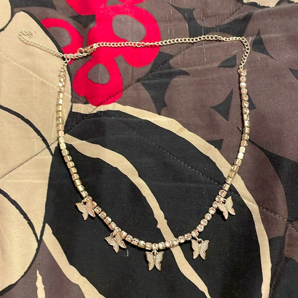 Beautiful sparkly cubic zirconia butterfly choker necklace.